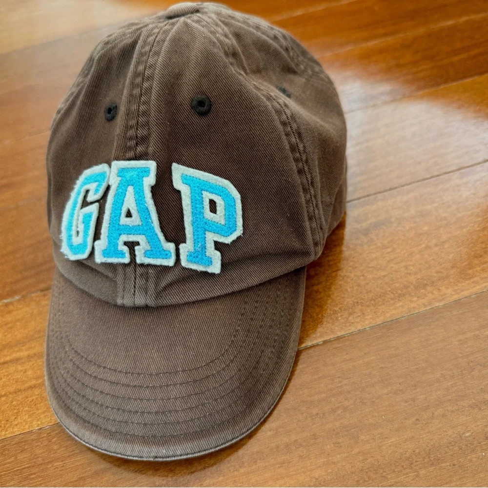 GAP Kids Boys Baseball Cap GAP Logo Appliqué Hat Brown Blue Cream Patch Size S/M